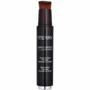 Base de maquillaje con brocha Light-Expert Click de By Terry - 19,5 ml...