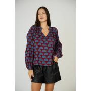 Blusa con cuello de pico